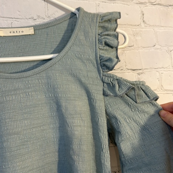 Entro sage green cold shoulder ruffled blouse - Picture 4 of 6